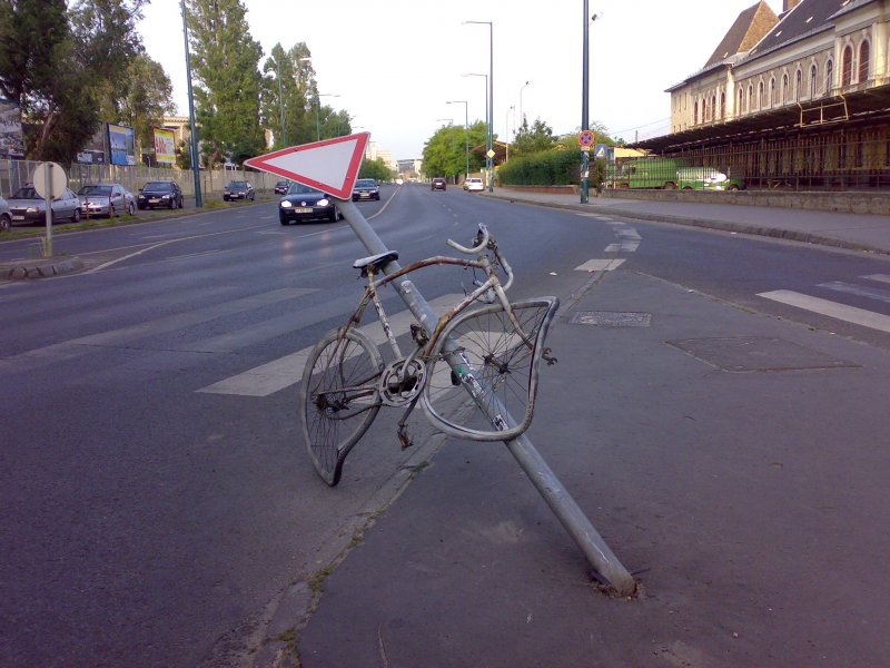 Elsőbbségadás kötelező