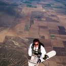 Ejtőernyős gördeszkás