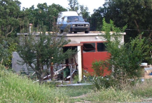 Többszintes garázs